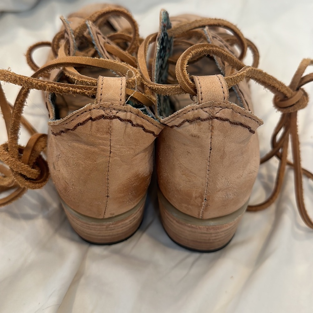 NWT  Freebird Peace lace up shoes - Picture 8 of 12